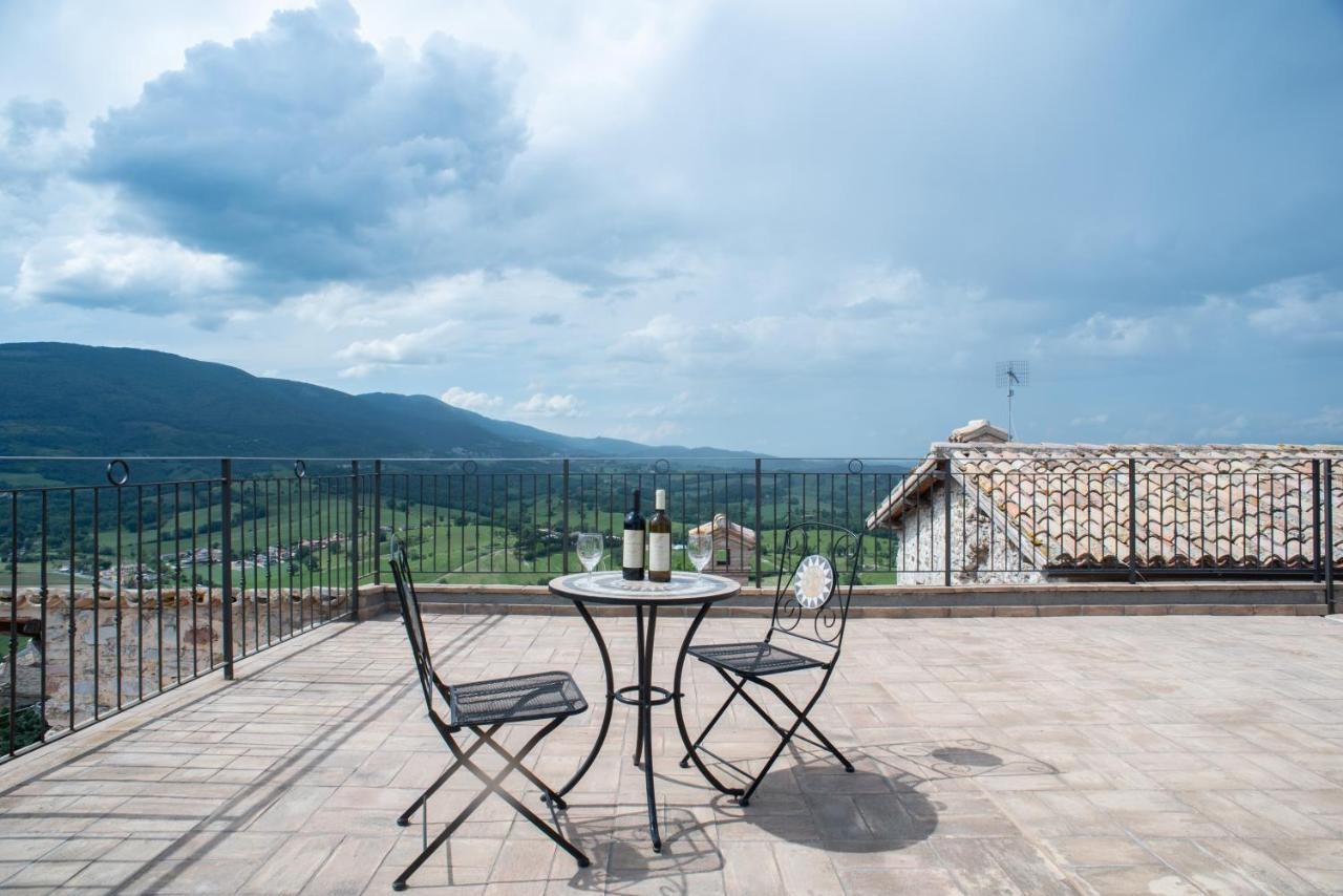 Il Castello Di Perchia Aparthotel Crocemaroggia ภายนอก รูปภาพ